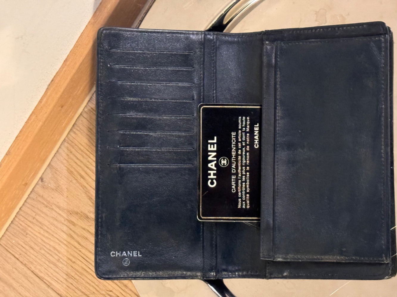 Chanel Portefeuille classique, CC gravé