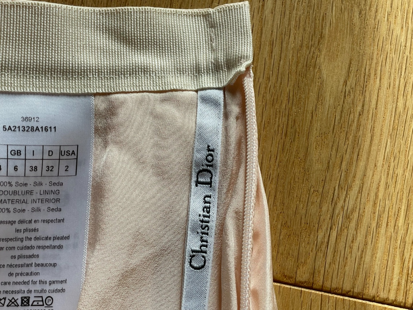 Dior Seltener rosafarbener Seidenfaltenminirock