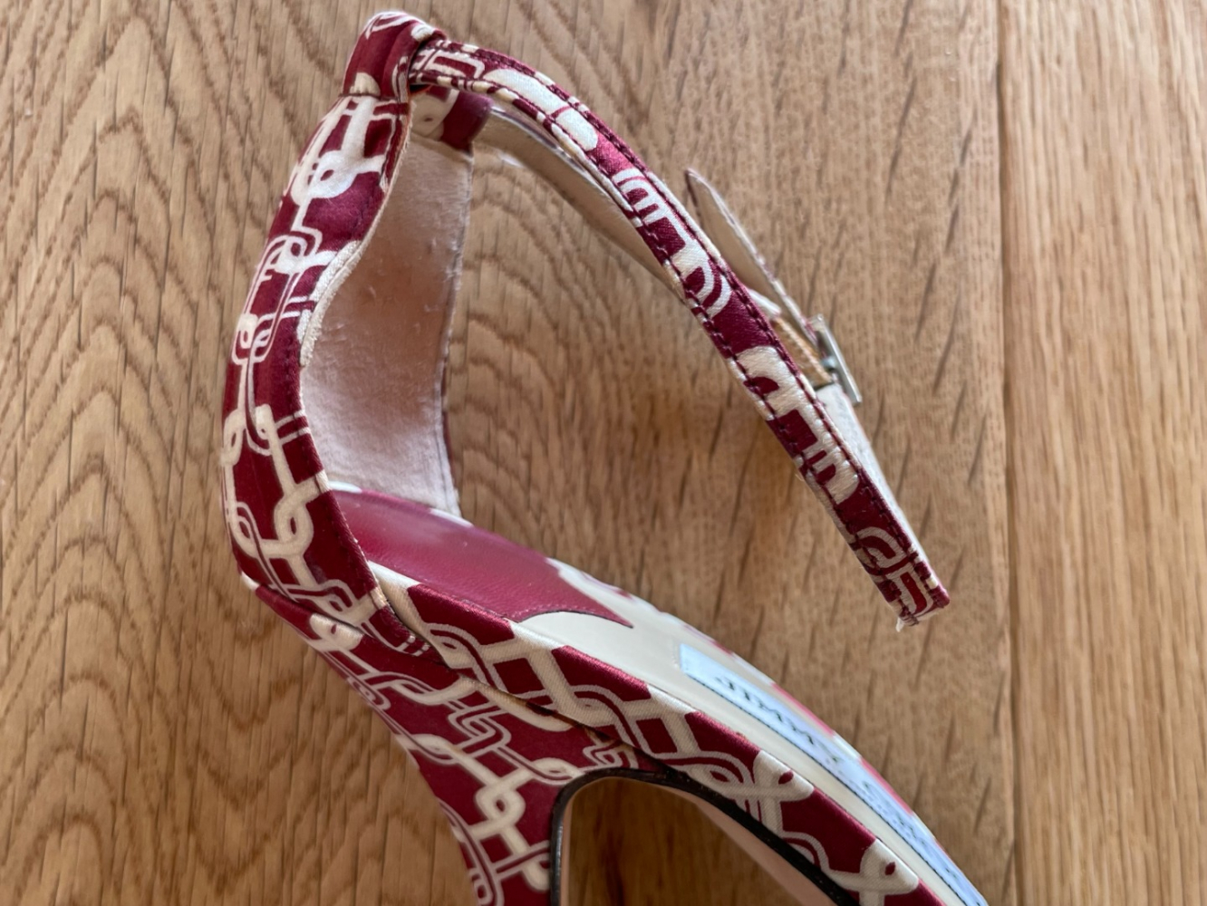 Jimmy Choo Vintage-Sandalen aus rotem Satin