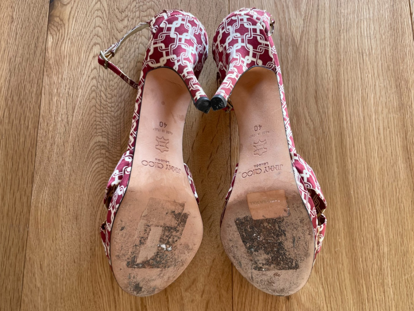 Jimmy Choo Vintage-Sandalen aus rotem Satin