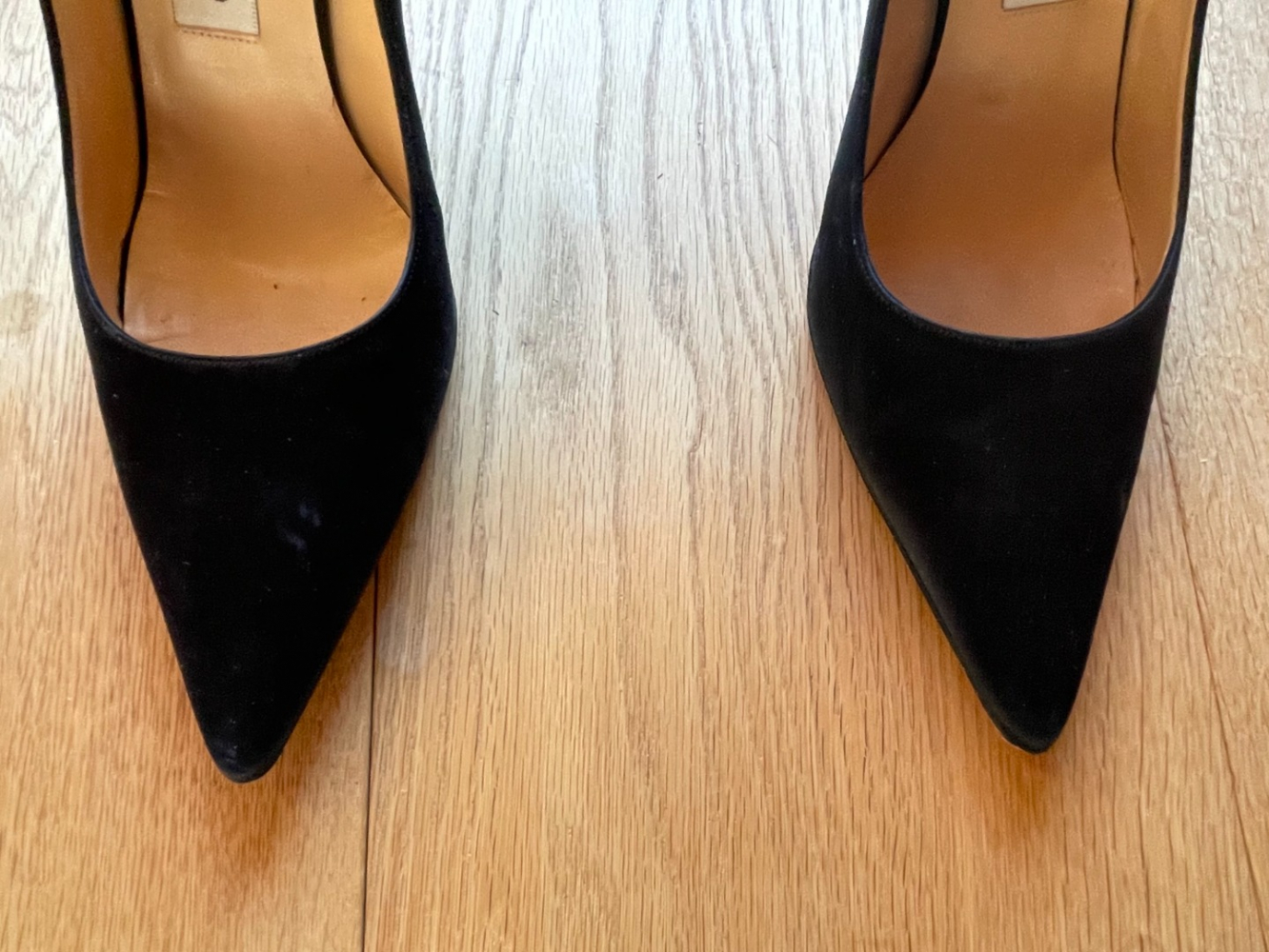 Jimmy Choo Escarpins vintage en satin avec nœuds !