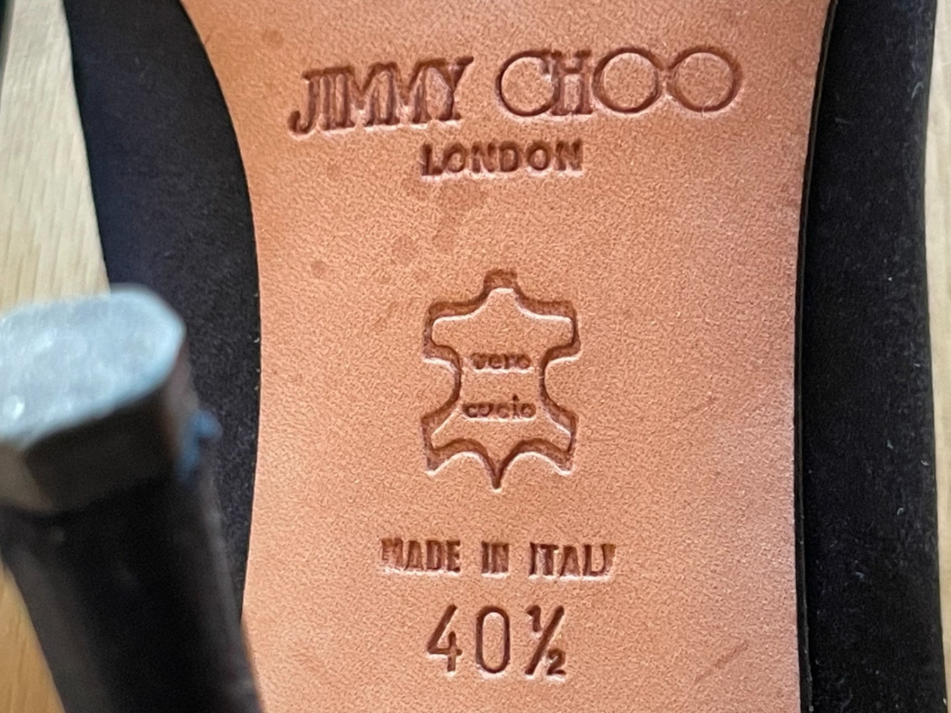 Jimmy Choo Escarpins vintage en satin avec nœuds !