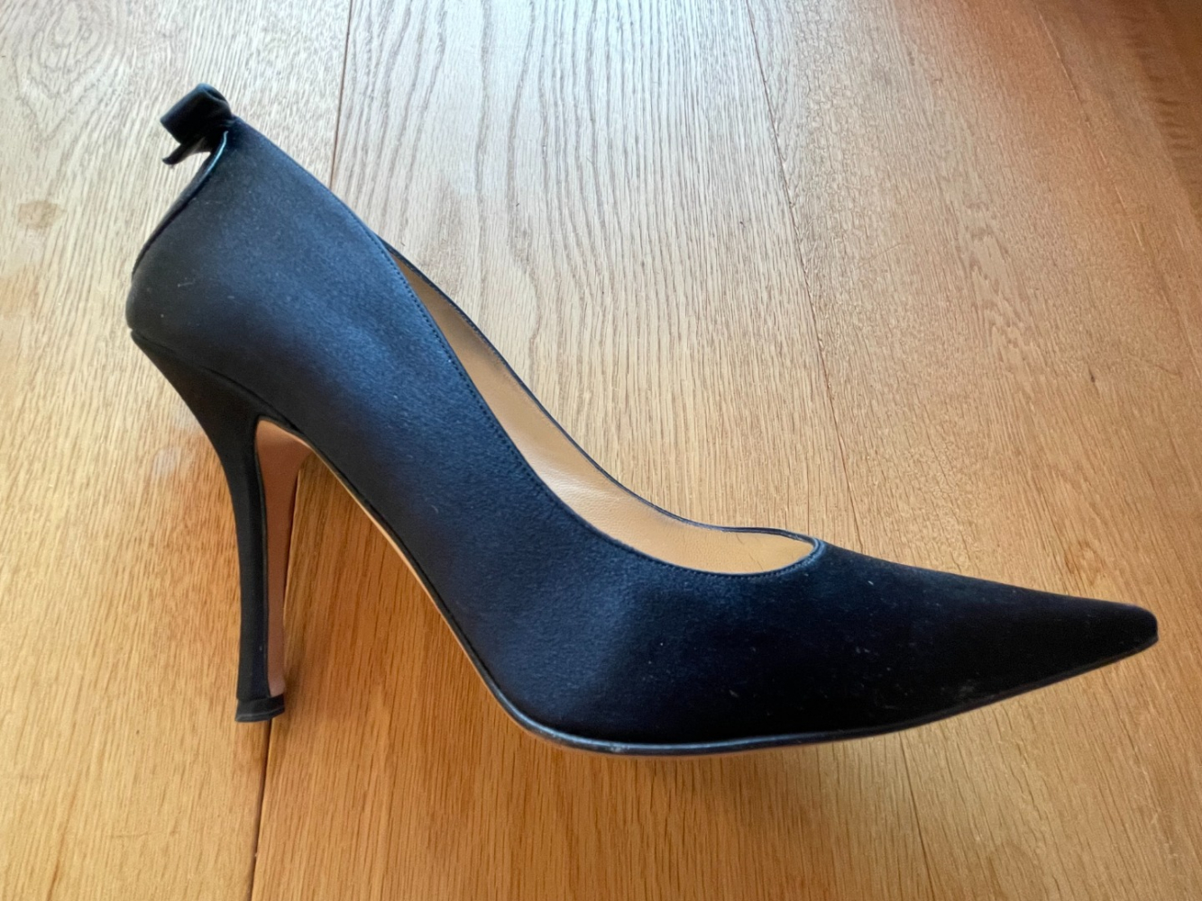 Jimmy Choo Escarpins vintage en satin avec nœuds !