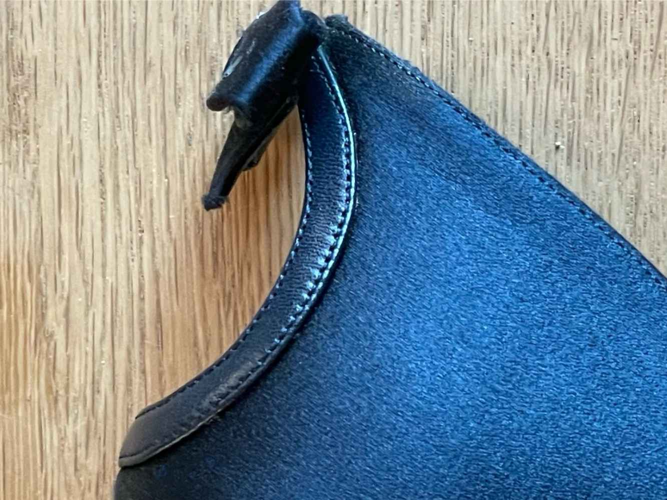 Jimmy Choo Escarpins vintage en satin avec nœuds !