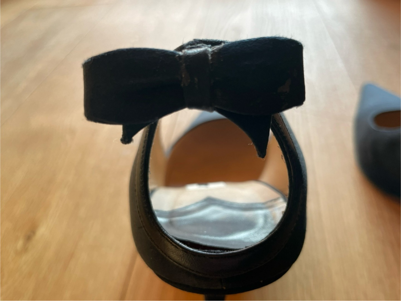 Jimmy Choo Escarpins vintage en satin avec nœuds !