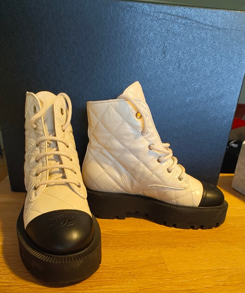 Chanel Stiefel aus der 2024-Kollektion