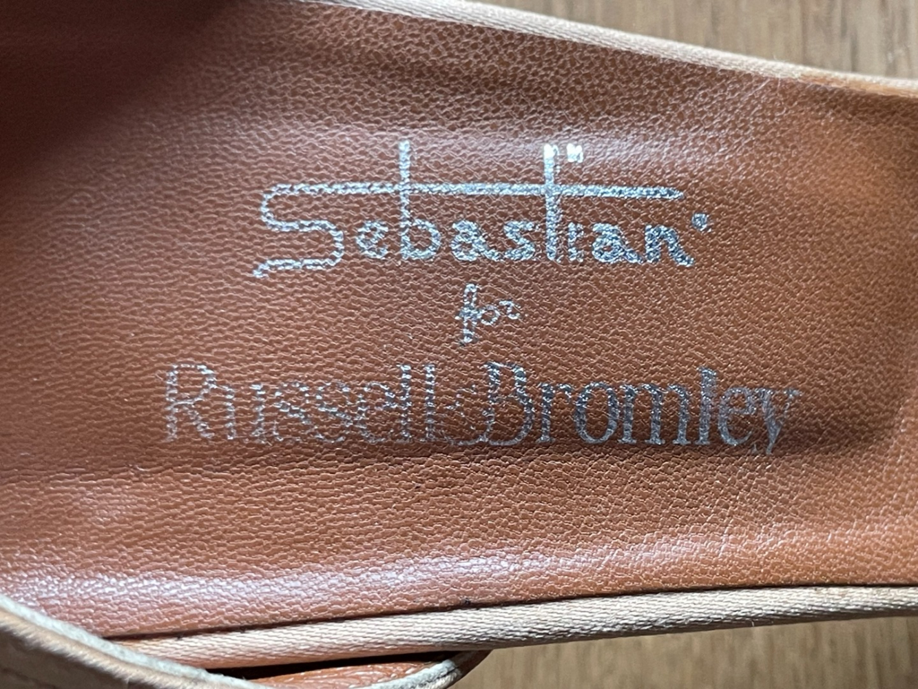 Sebastian Vintage-Absätze aus Leder und Satin!