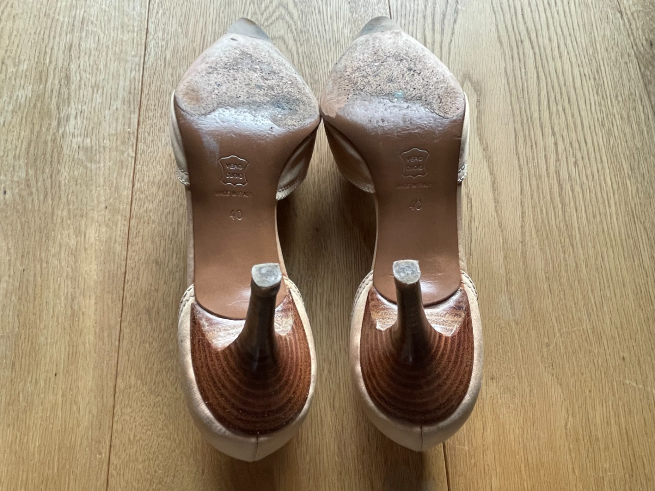 Sebastian Vintage-Absätze aus Leder und Satin!