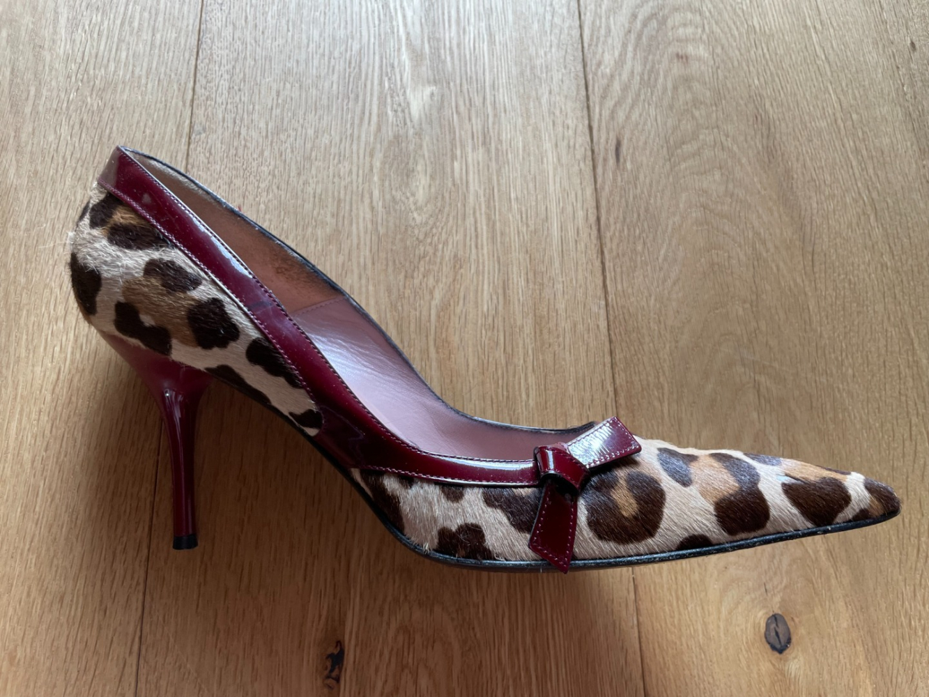 Cesare Paciotti Des talons léopard élégants !