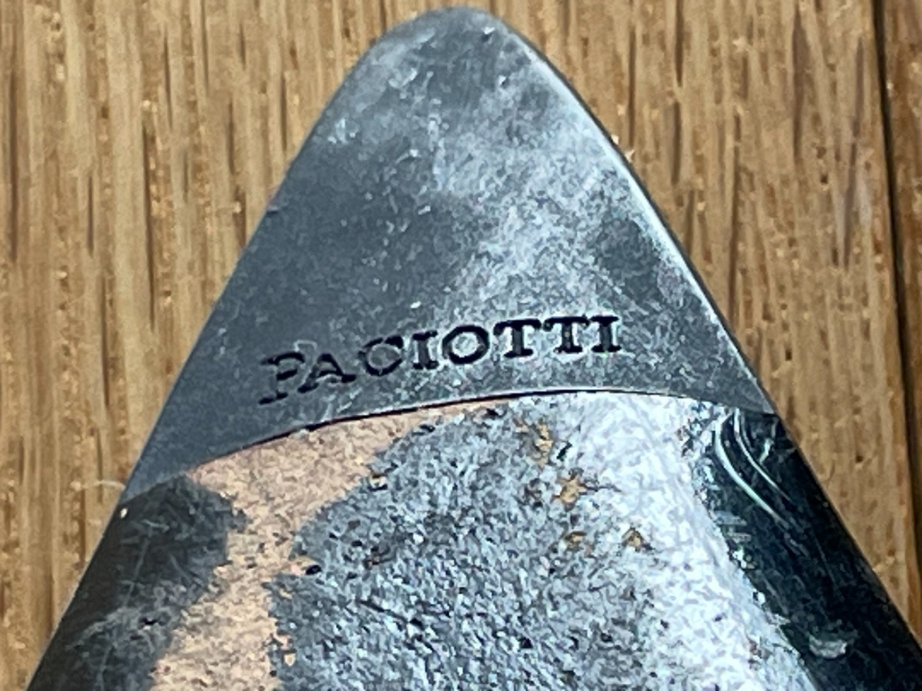 Cesare Paciotti Des talons léopard élégants !