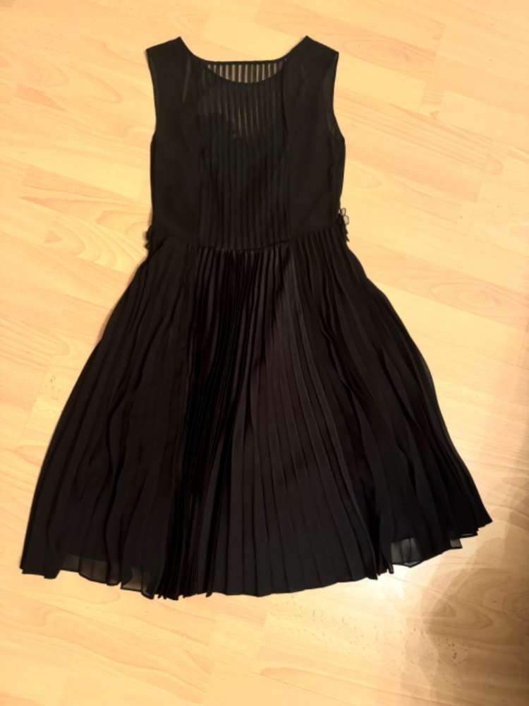 BCBG Max Azria Schwarze Cocktailkleider
