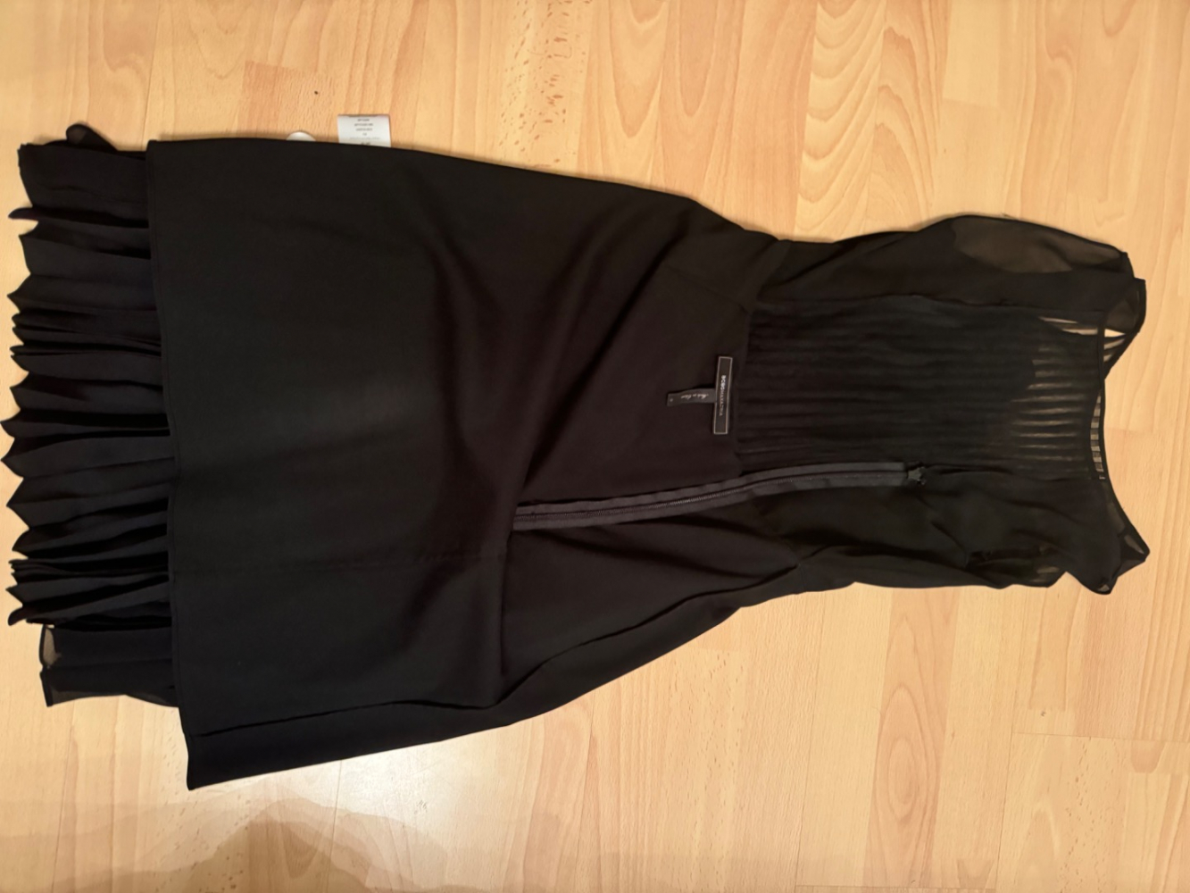 BCBG Max Azria Schwarze Cocktailkleider