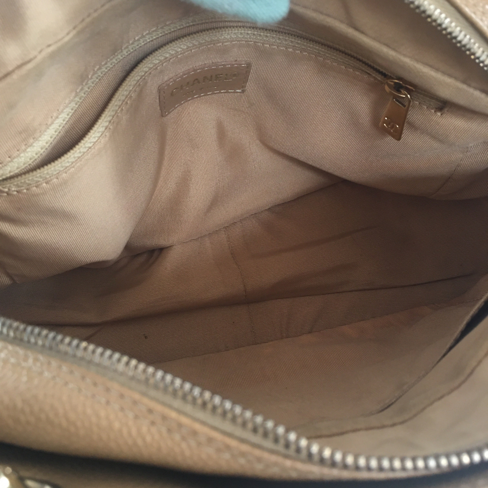 Chanel Sac bandoulière Chanel Petite Shopping Tote en cuir beige