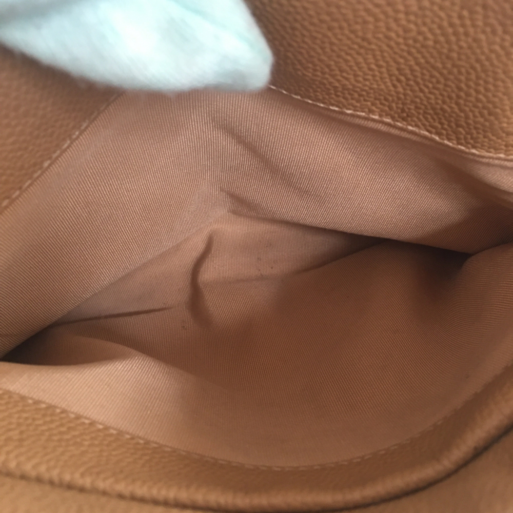 Chanel Sac bandoulière Chanel Petite Shopping Tote en cuir beige