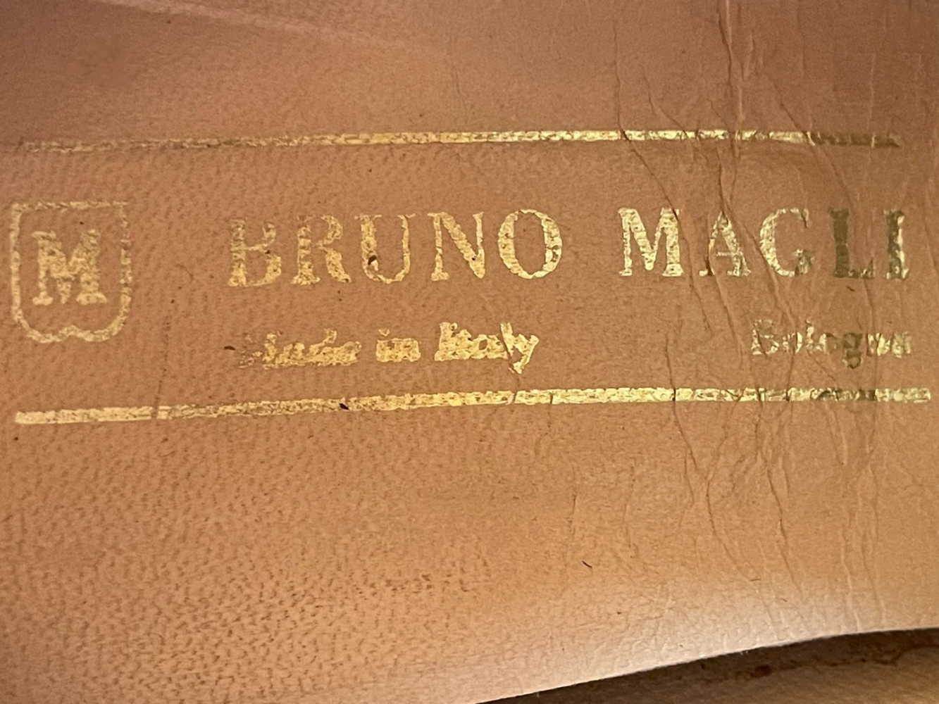 Bruno Magli Escarpins rouges brodés vintage !