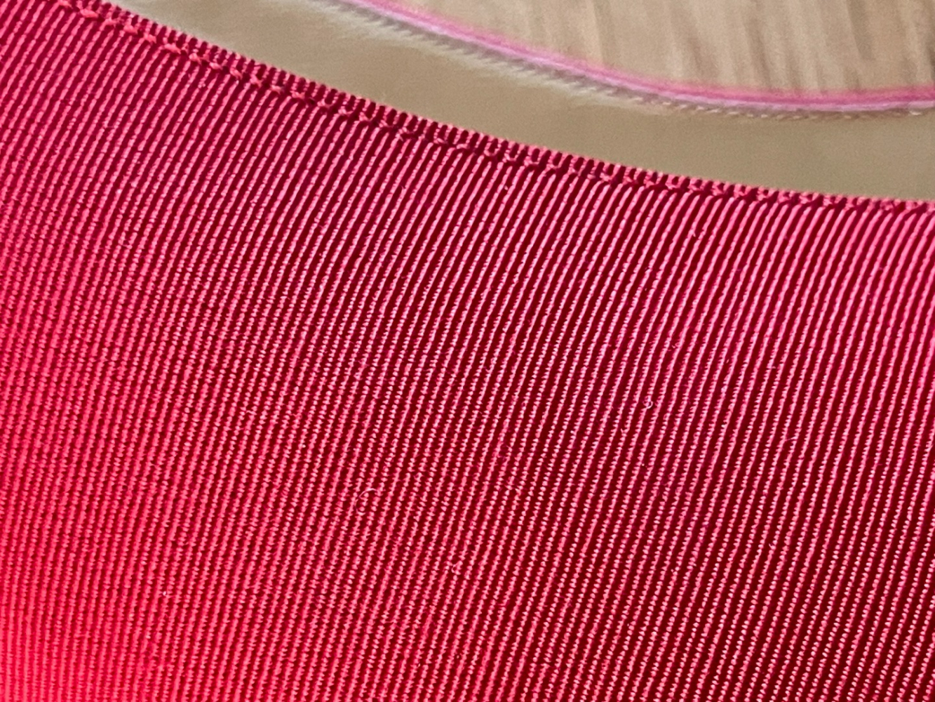 Bruno Magli Escarpins rouges brodés vintage !