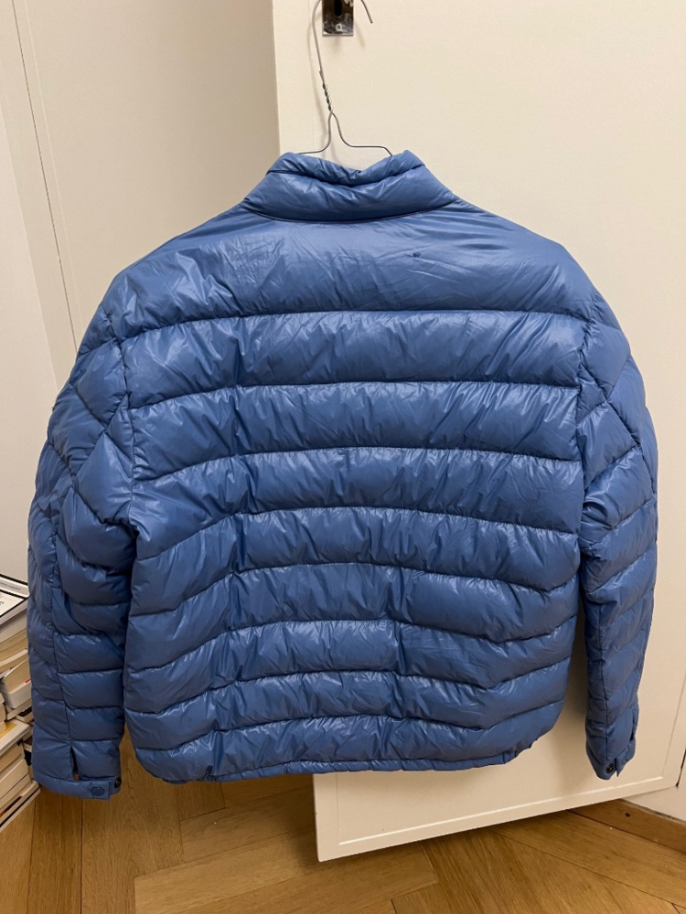 Moncler Kurze Daunenjacke Acorus