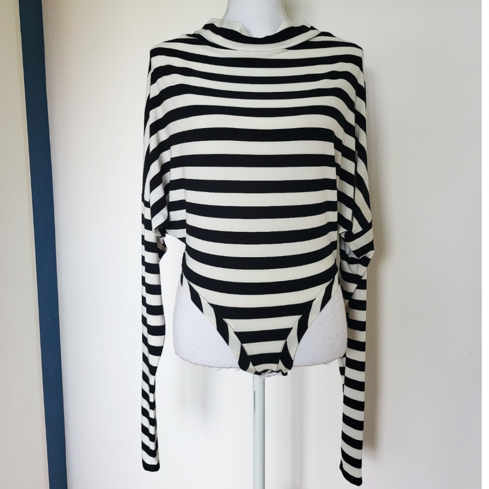 Norma Kamali Stretchy top