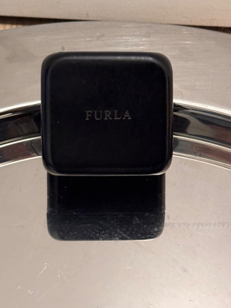 Furla Bague en laiton avec perles rouges et fleurs, réglable avec boîte d'origine