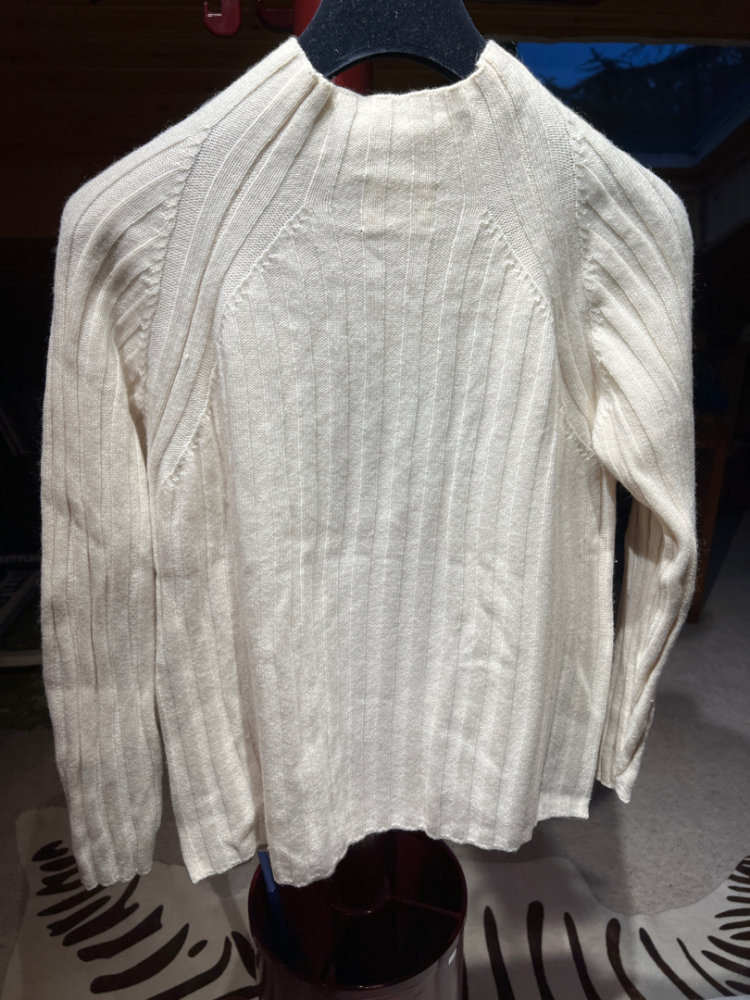 Maison 123 Mit Zierknopf und steigendem Kleber