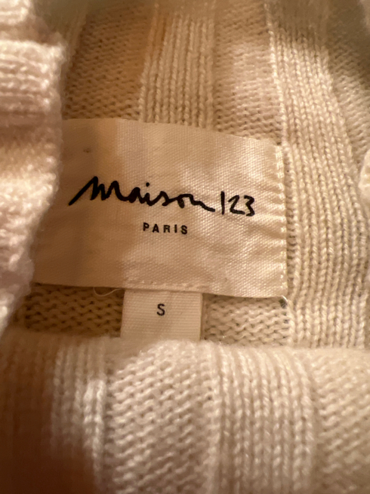 Maison 123 Mit Zierknopf und steigendem Kleber