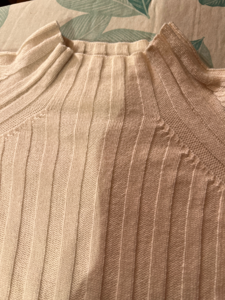 Maison 123 Mit Zierknopf und steigendem Kleber