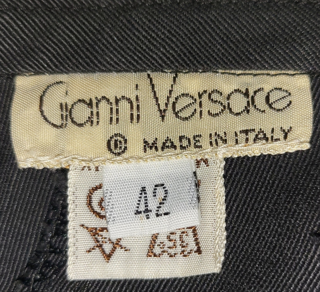 Gianni Versace Dessus d'angle