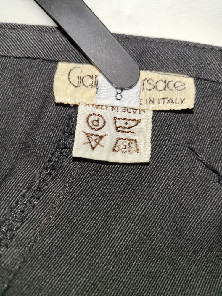 Gianni Versace Dessus d'angle