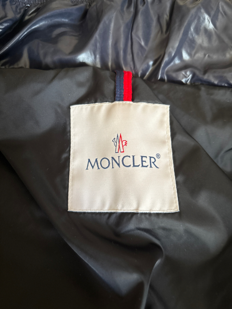 Moncler Marineblaue Daunenjacke