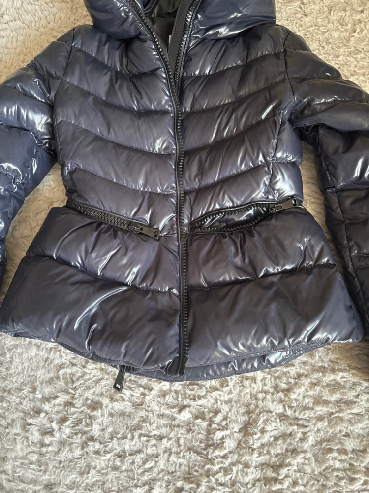 Moncler Marineblaue Daunenjacke