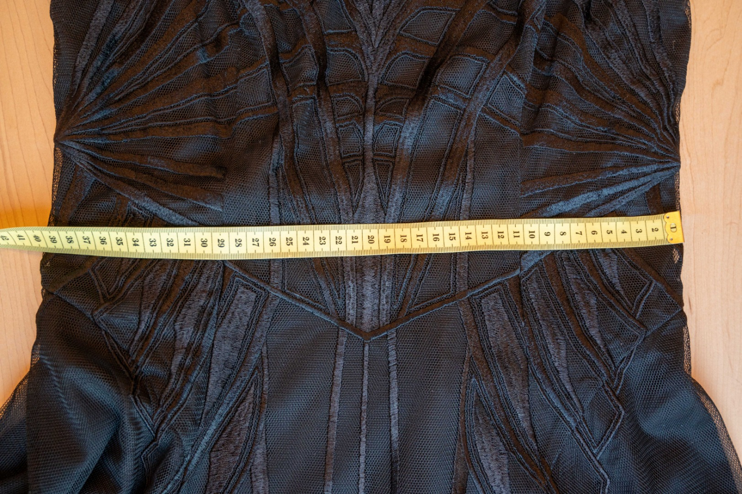 Karen Millen Gothic-inspiriertes Mesh-Kleid