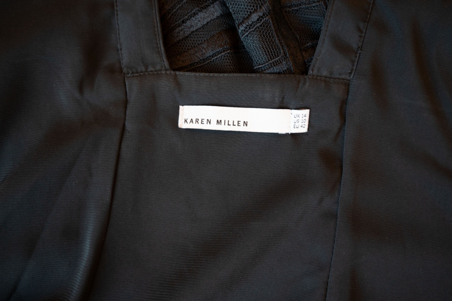 Karen Millen Gothic-inspiriertes Mesh-Kleid