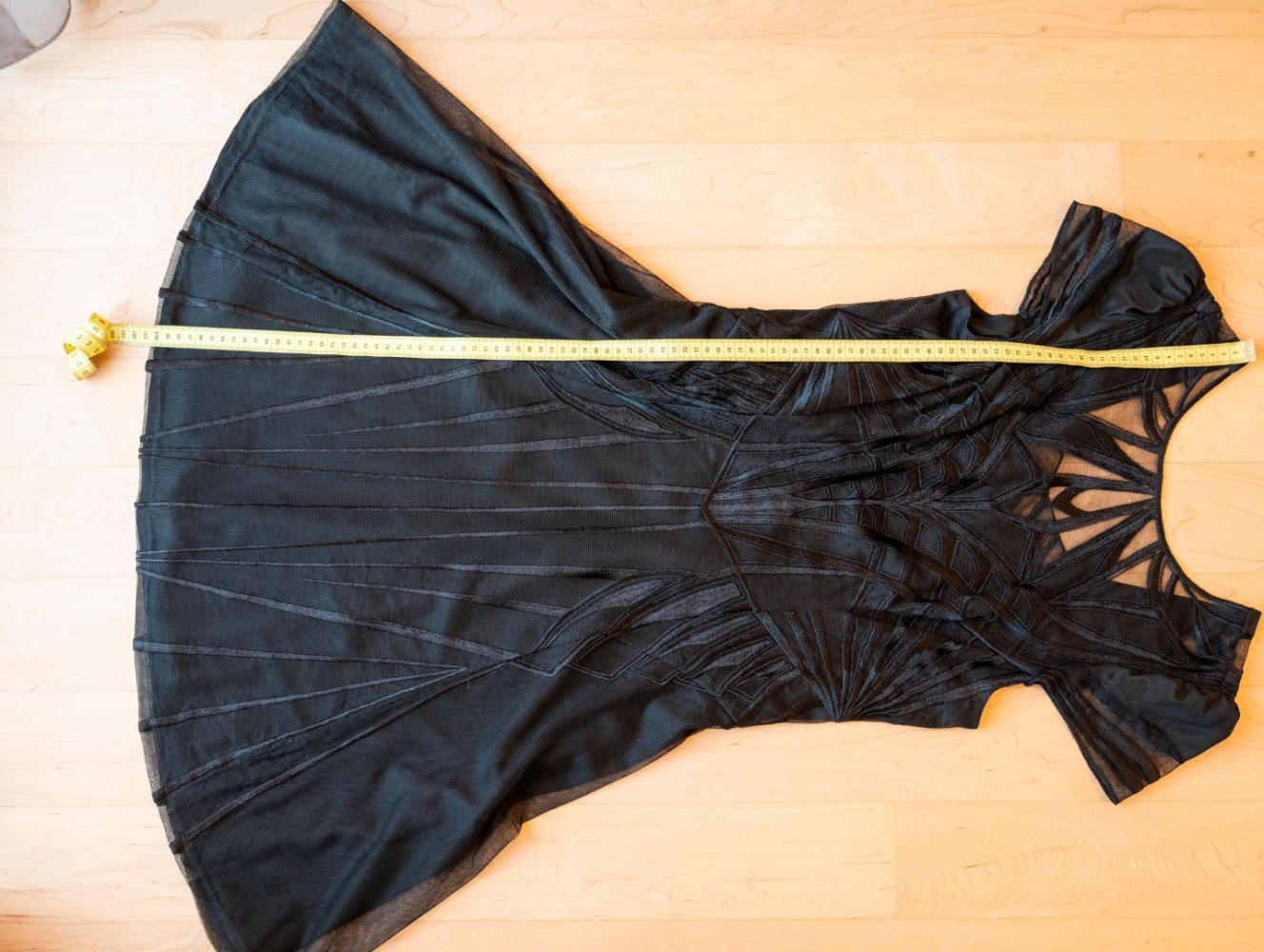 Karen Millen Gothic-inspiriertes Mesh-Kleid