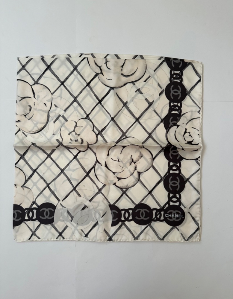 Chanel Foulard
