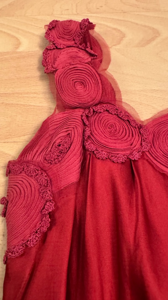 BCBG Max Azria BCBGMaxAzria Rotes Rosett Seiden-Kurzarmkleid ohne Ärmel