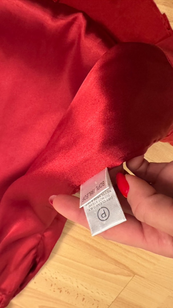 BCBG Max Azria BCBGMaxAzria Rotes Rosett Seiden-Kurzarmkleid ohne Ärmel