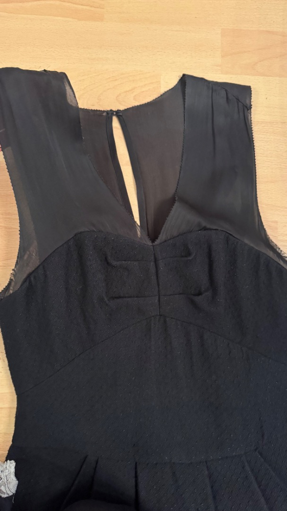 BCBG Max Azria Vom Büro zum Cocktailkleid