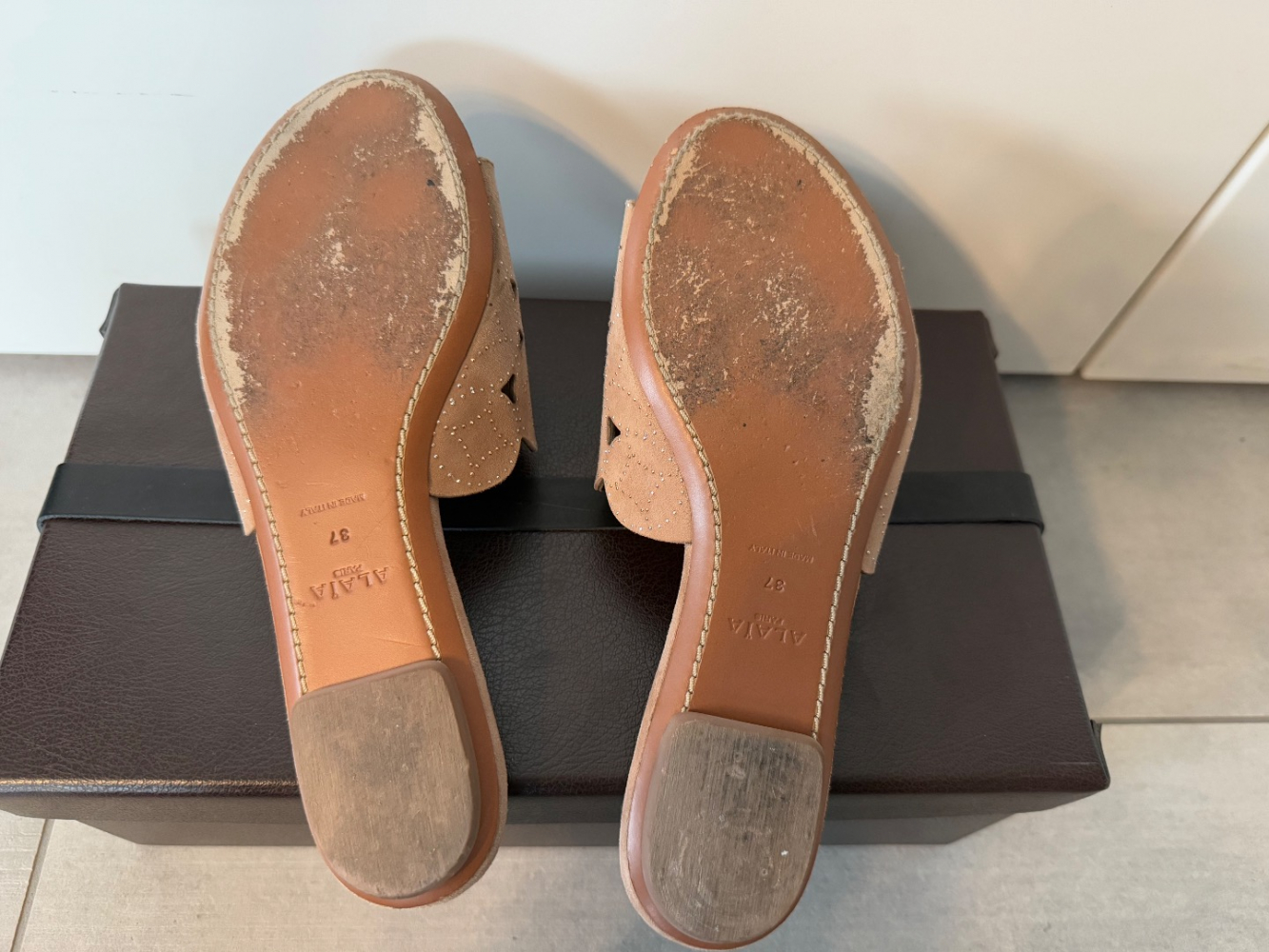 Alaïa Rosa Wildleder-Sandalen