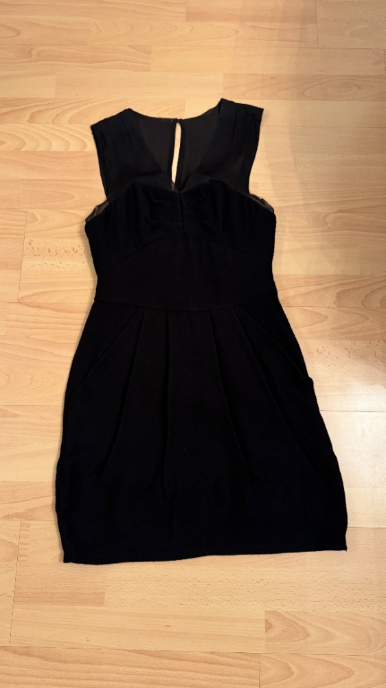 BCBG Max Azria Vom Büro zum Cocktailkleid