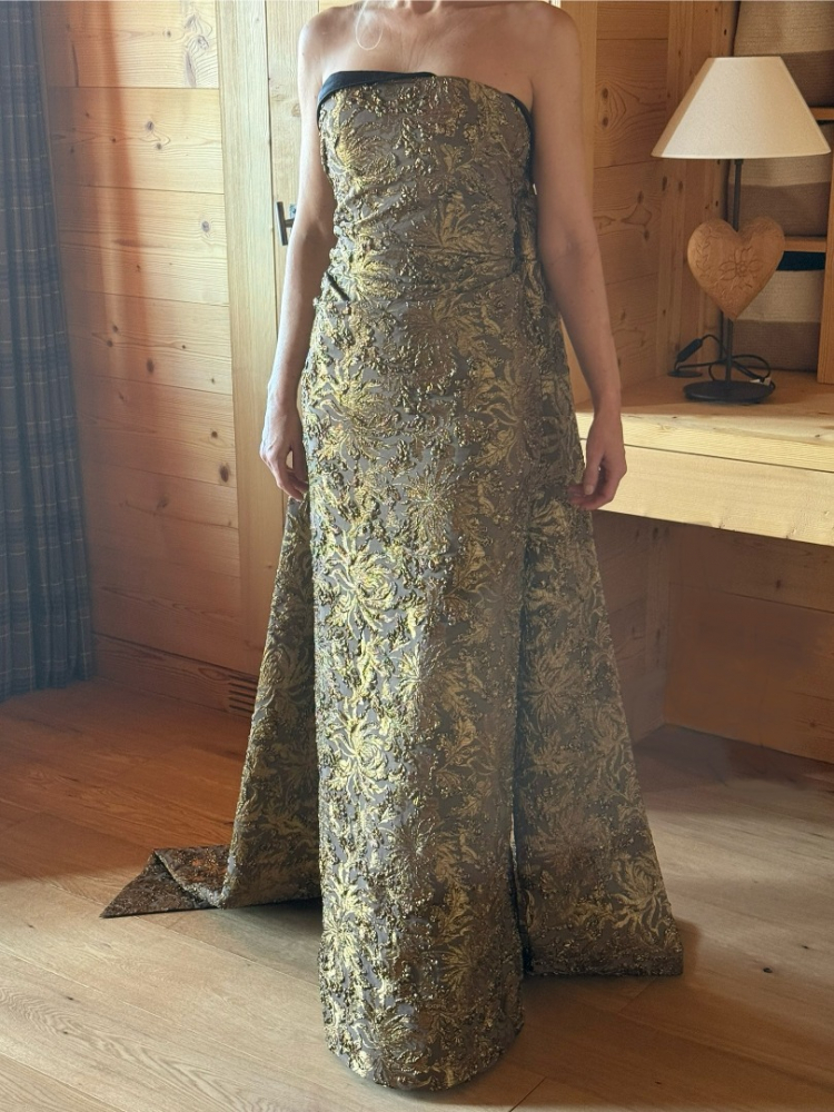Carolina Herrera Oscar-worthy!!  Gold brocade gown with train