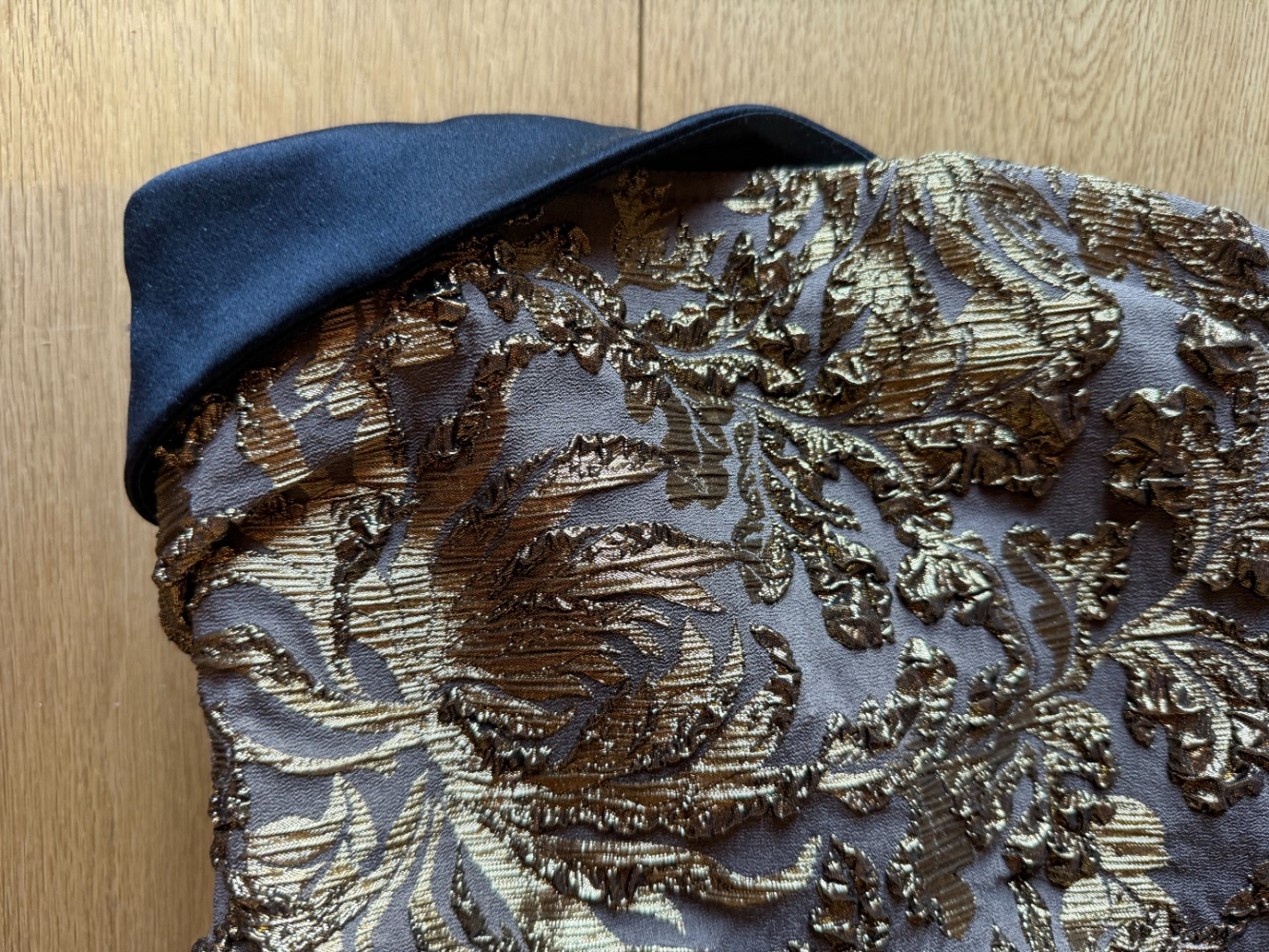 Carolina Herrera Oscar-worthy!!  Gold brocade gown with train