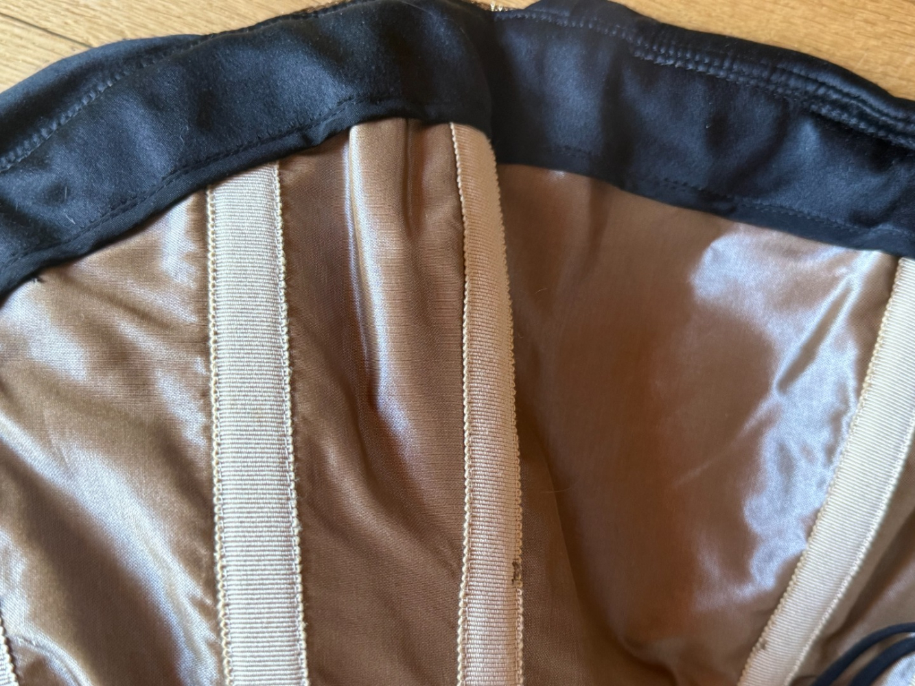 Carolina Herrera Oscar-worthy!!  Gold brocade gown with train