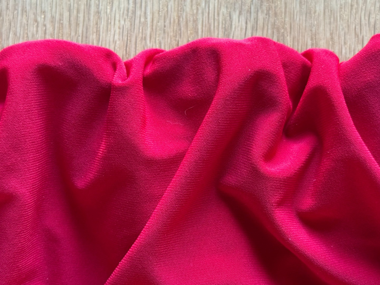 Norma Kamali Combinaison rouge à épaulettes