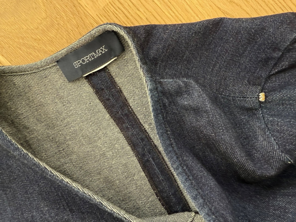 Sportmax Marineblaues Denim-Minikleid mit V-Ausschnitt und Puffärmel, seitlicher Reißverschluss