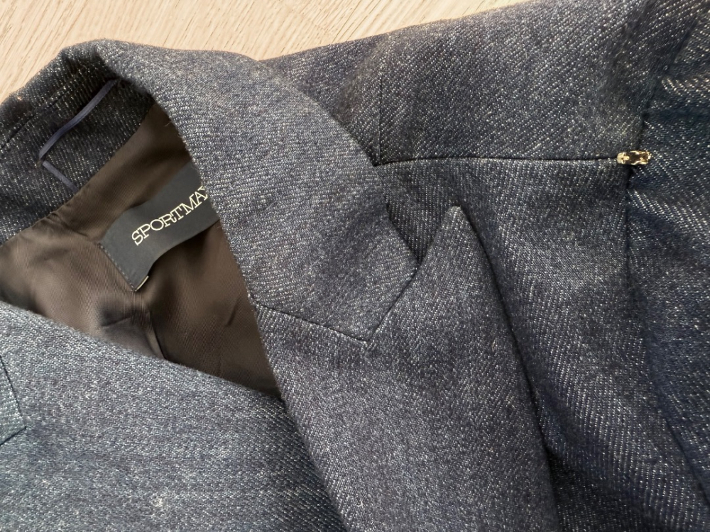 Sportmax Dunkel gewaschener Denim-Blazer mit gerafften, geknöpften Manschetten | Juwelendetail an der Schulter | gefüttert