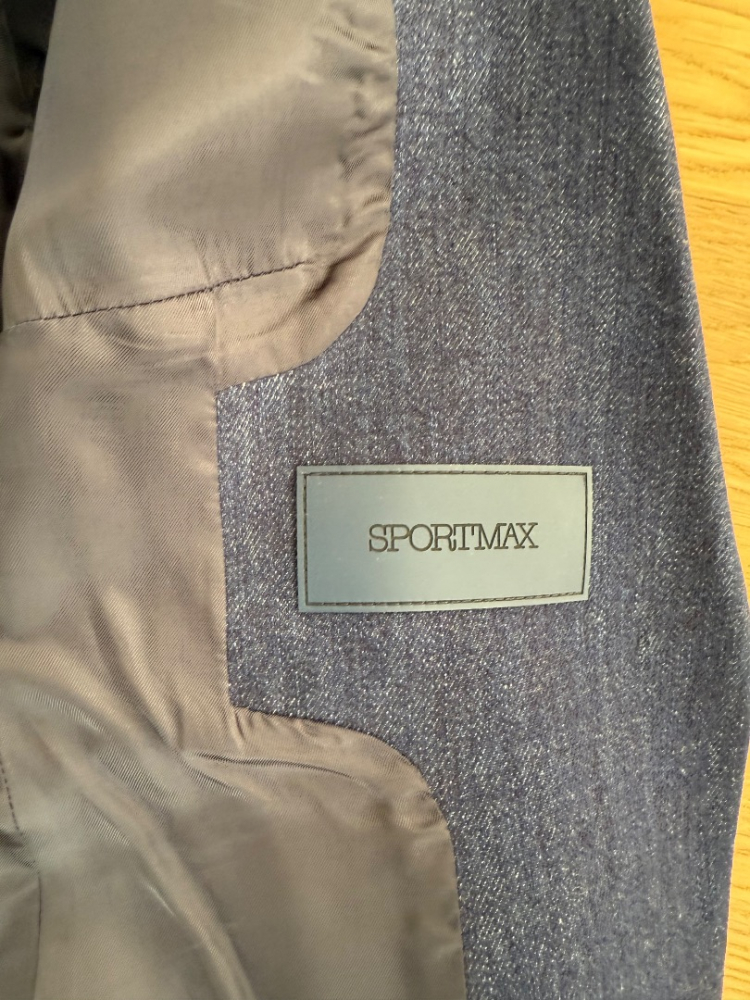 Sportmax Dunkel gewaschener Denim-Blazer mit gerafften, geknöpften Manschetten | Juwelendetail an der Schulter | gefüttert