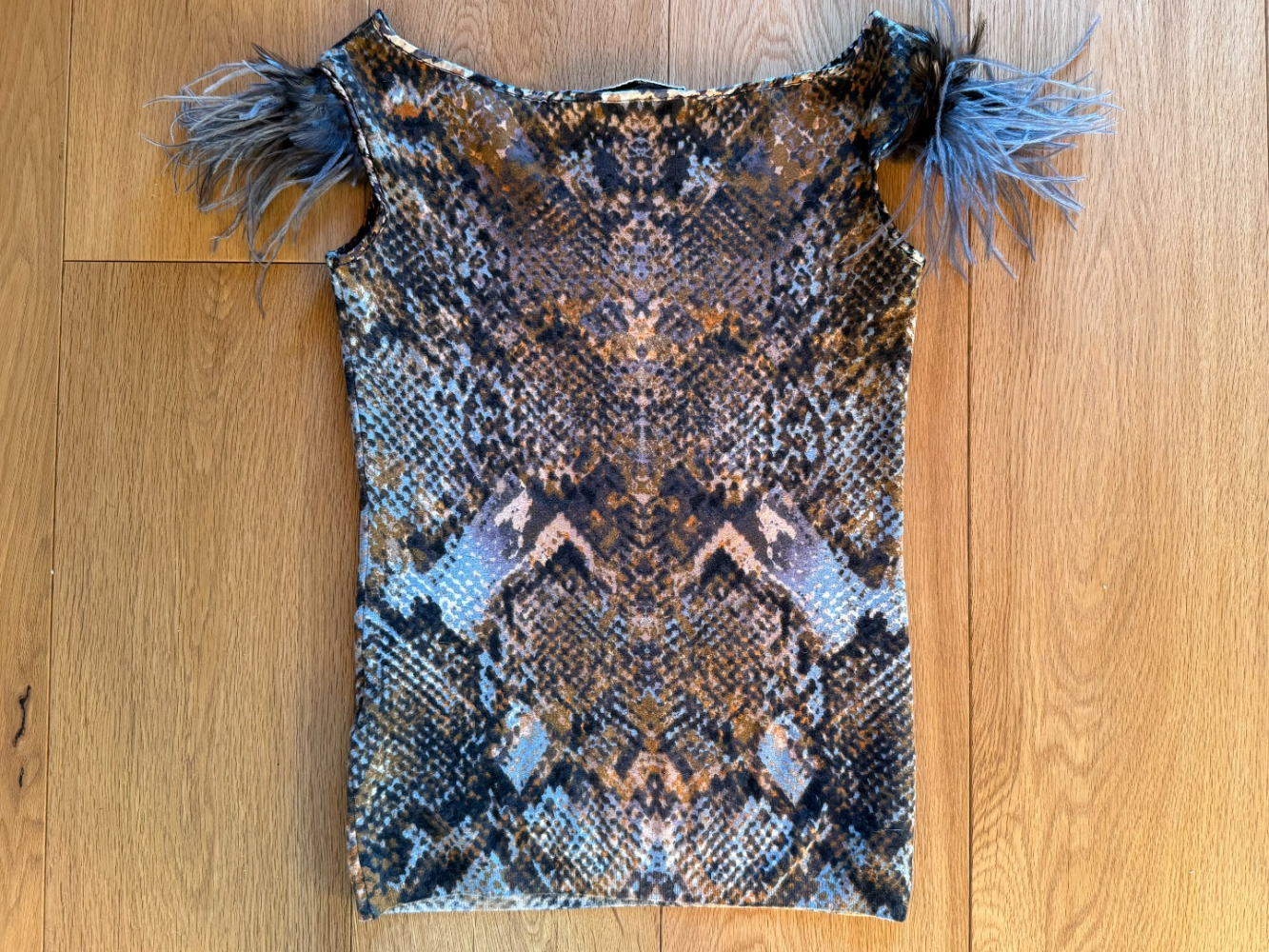 Blumarine Vintage Blumarine knit top with feathered épaulets!