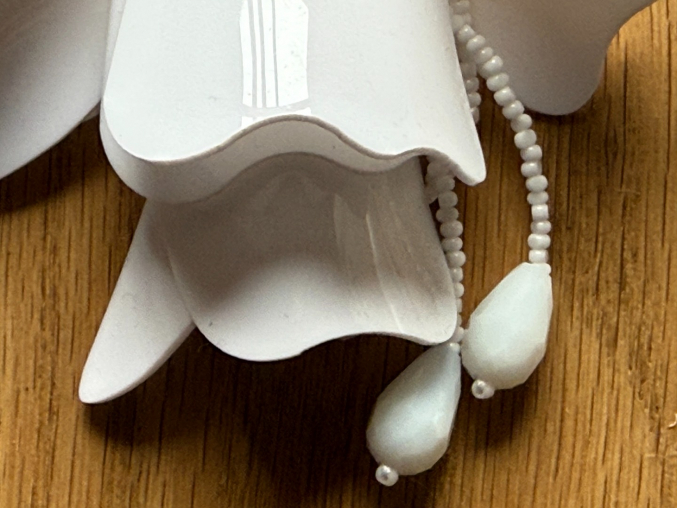 Oscar de la Renta Wunderschöne Ohrringe mit baumelnden Blütenblättern!