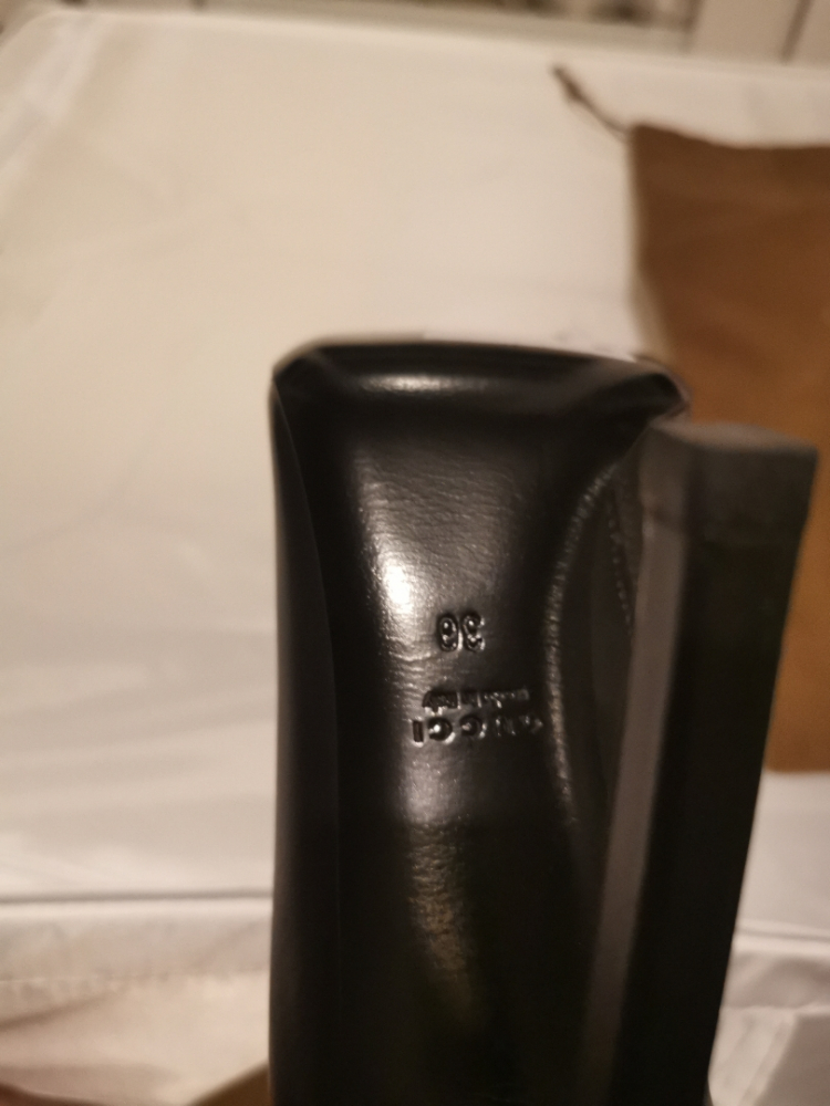 Gucci Booties Gucci en cuir noir avec mors