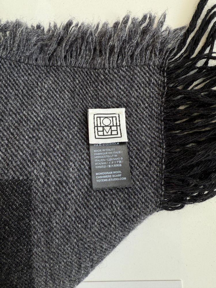 Toteme LARGE MONOGRAM SCARF